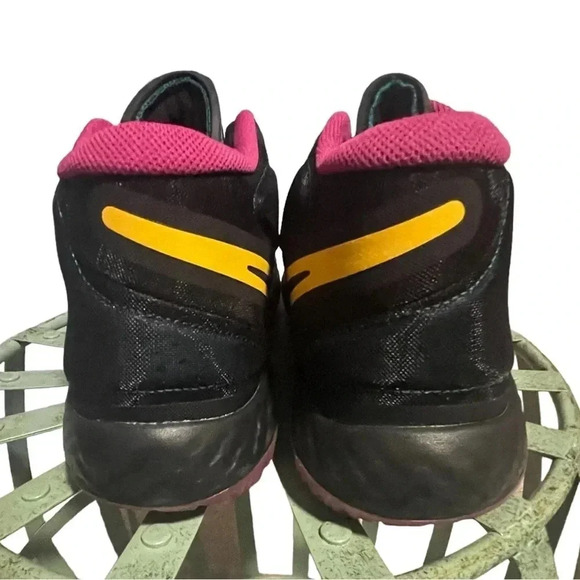 Nike Kevin Durant Trey 5 VIII 'Black Cactus Flower' Basketball Shoes - Picture 6 of 8